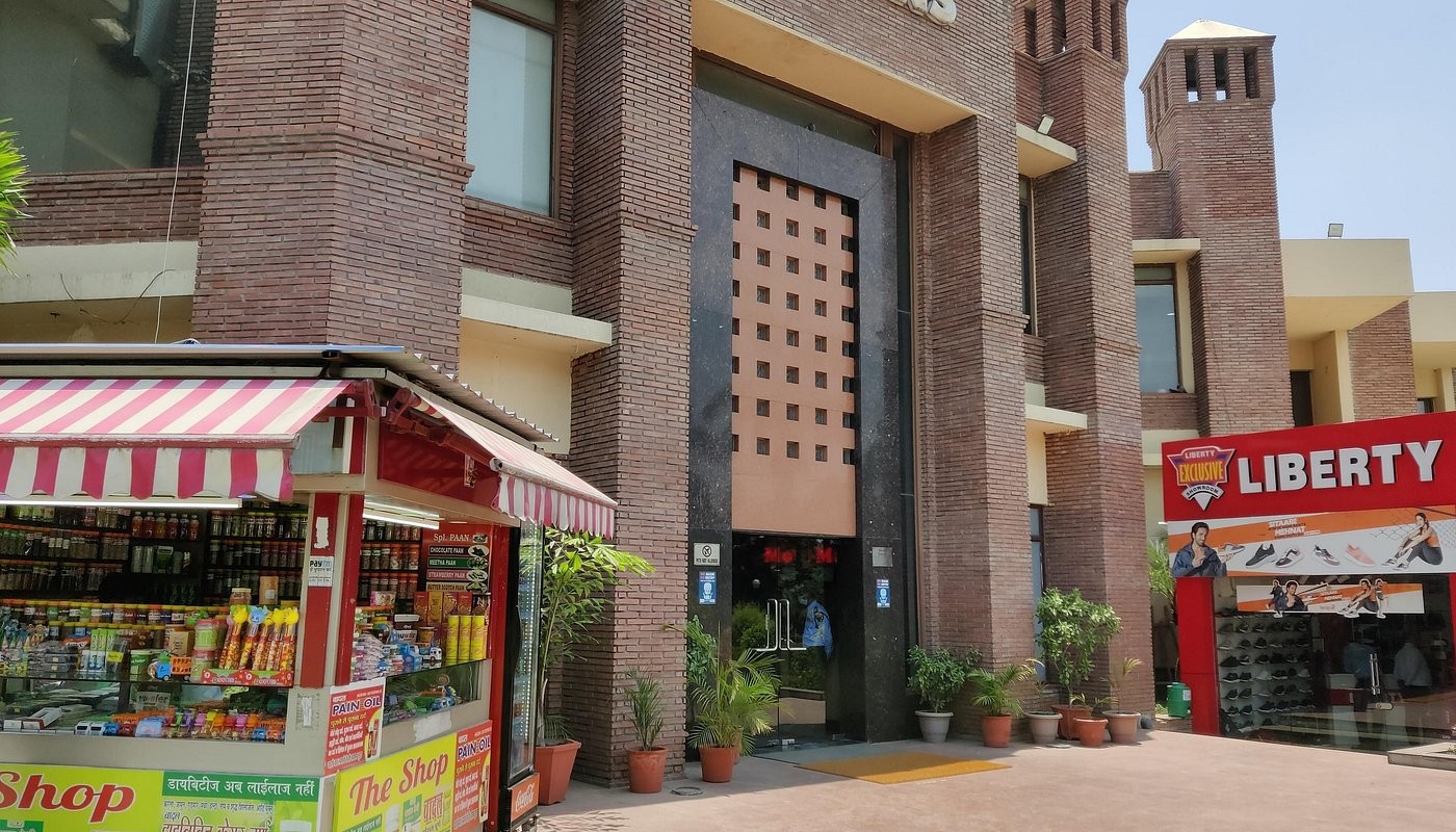 Lemon Tree Premier, City Center, Gurugram